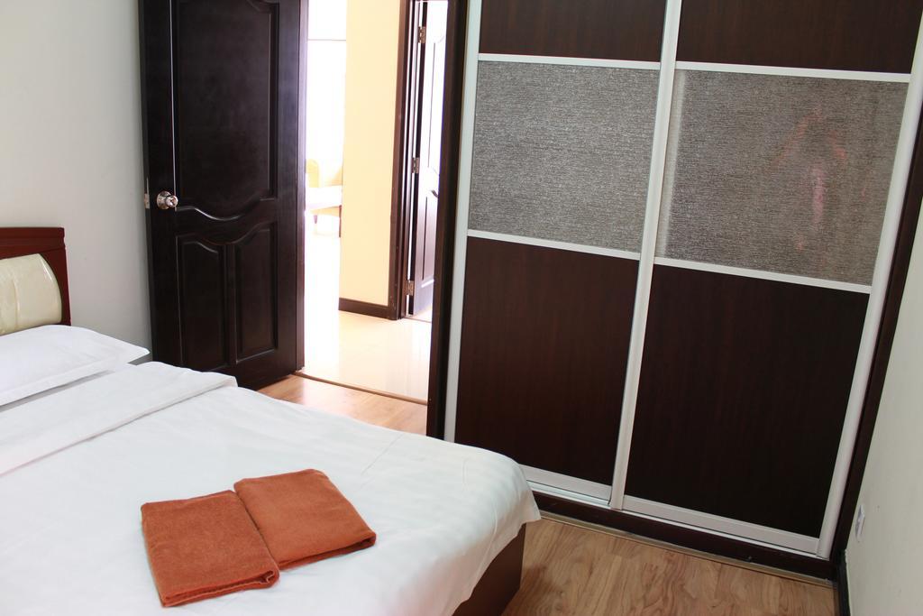 Marina Court Kota Kinabalu- Bigger Group Stay Together- 6 Bedroom Apartments Szoba fotó